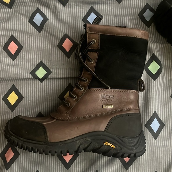 Uggs Winter Boots size 5 gore tex - Picture 5 of 8